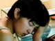 一段演员张子枫在新电影我的姐姐中边吃边哭的戏引起了网友的热议