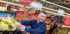 Aldi 将提高英国门店员工的小时工资
